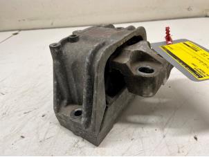 Gebruikte Motorrubber Volkswagen Passat Variant (3C5) 2.0 TDI 140 Prijs € 20,00 Margeregeling aangeboden door Autodemontage van der Iest