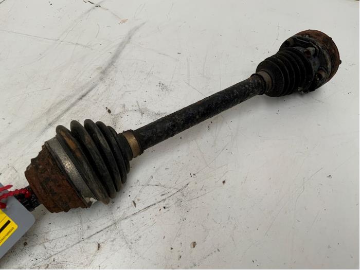 Gebruikte Aandrijfas links-voor Volkswagen Lupo (6X1) 1.0 MPi 50 Prijs € 20,00 Margeregeling aangeboden door Autodemontage van der Iest