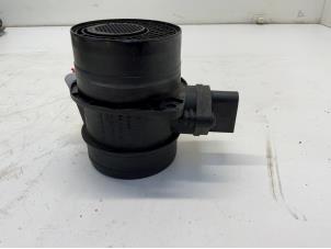 Gebruikte Luchtmassameter Volkswagen Golf V Variant (1K5) 2.0 TDI 16V Prijs € 20,00 Margeregeling aangeboden door Autodemontage van der Iest