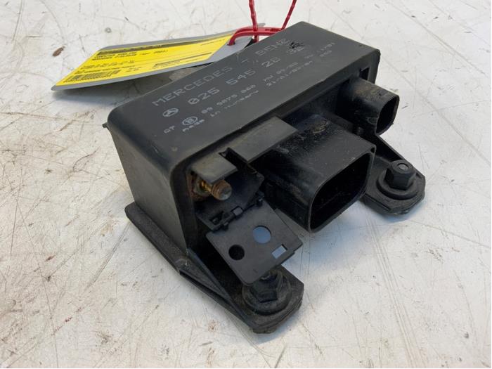 Computer Koeling van een Mercedes-Benz C Sportcoupé (C203) 2.2 C-220 CDI 16V 2003