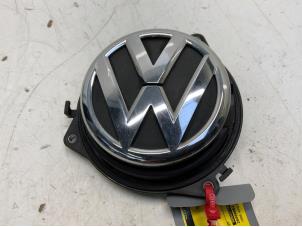 Gebruikte Achterklep Handgreep Volkswagen Polo V (6R) 1.2 TDI 12V BlueMotion Prijs € 17,50 Margeregeling aangeboden door Autodemontage van der Iest