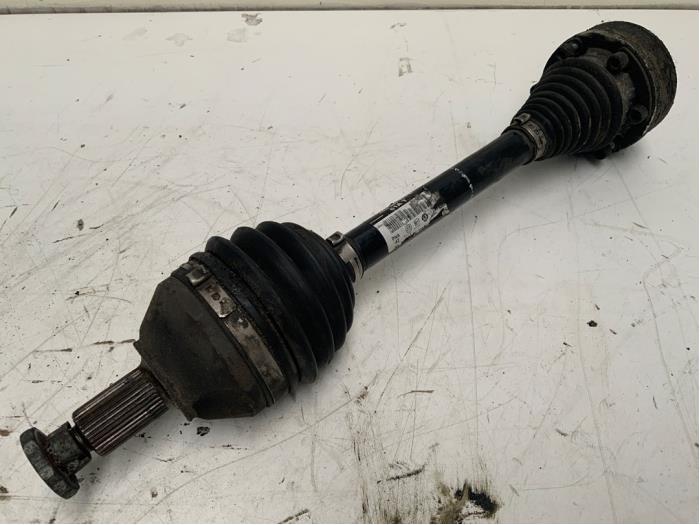 Gebruikte Aandrijfas links-voor Volkswagen Polo V (6R) 1.2 TDI 12V BlueMotion Prijs € 25,00 Margeregeling aangeboden door Autodemontage van der Iest