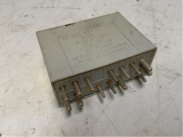 Interval relais van een Mercedes-Benz E (W124) 2.6 260 E 1986