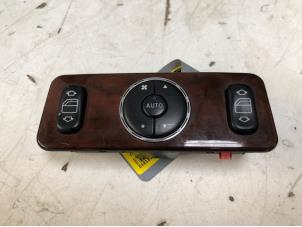 Gebruikte Schakelaar Elektrisch Raam Mercedes ML I (163) 400 4.0 CDI V8 32V Prijs € 30,00 Margeregeling aangeboden door Autodemontage van der Iest