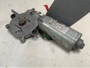 Gebruikte Schuifdak Motor Mercedes E Combi (S210) 2.2 E-220 CDI 16V Prijs € 75,00 Margeregeling aangeboden door Autodemontage van der Iest