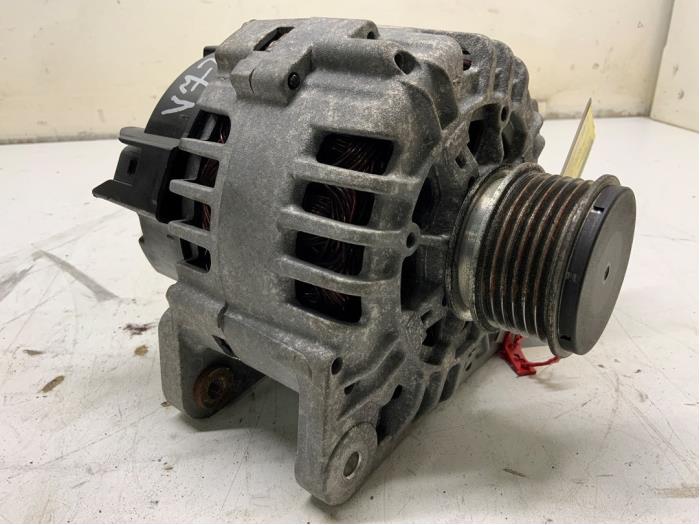 Gebruikte Dynamo Volkswagen Sharan (7M8/M9/M6) 1.9 TDI 115 Prijs € 75,00 Margeregeling aangeboden door Autodemontage van der Iest
