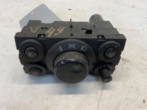 Gebruikte Schakelaar Licht Opel Astra H GTC (L08) 1.8 16V Prijs € 25,00 Margeregeling aangeboden door Autodemontage van der Iest