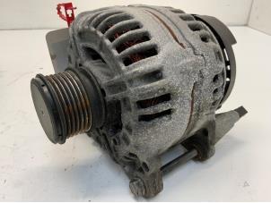 Gebruikte Alternator Volkswagen Golf V 4Motion (1K1) 3.2 R32 V6 24V Prijs € 72,50 Margeregeling aangeboden door Autodemontage van der Iest