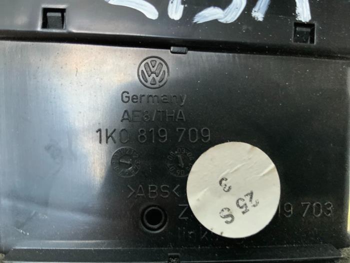 Luchtrooster Dashboard van een Volkswagen Golf V 4Motion (1K1) 3.2 R32 V6 24V 2006