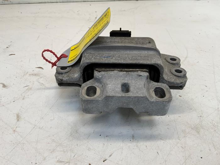 Gebruikte Versnellingsbak Steun Volkswagen Jetta III (1K2) 1.6 TDI 16V Prijs € 17,50 Margeregeling aangeboden door Autodemontage van der Iest