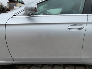 Gebruikte Portier 4Deurs links-voor Mercedes CLS (C219) 320 CDI 24V Prijs € 225,00 Margeregeling aangeboden door Autodemontage van der Iest