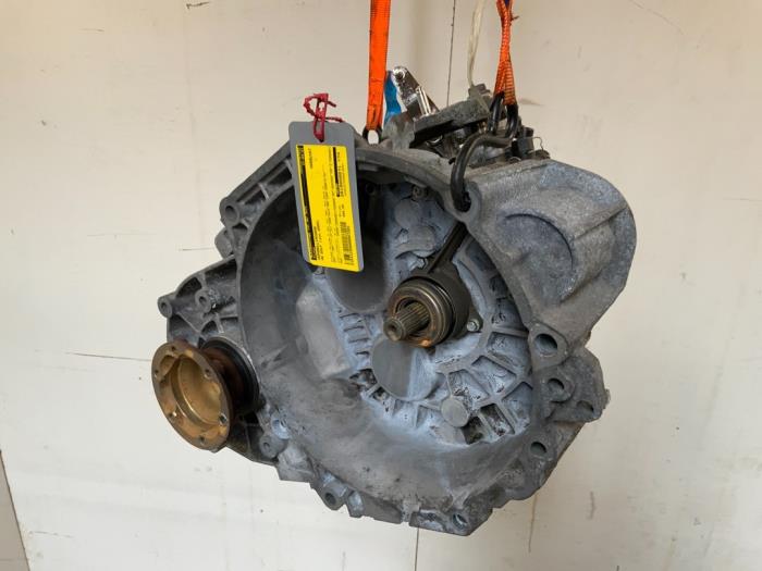 Gebruikte Versnellingsbak Volkswagen Golf V (1K1) 2.0 TDI 16V Prijs € 250,00 Margeregeling aangeboden door Autodemontage van der Iest