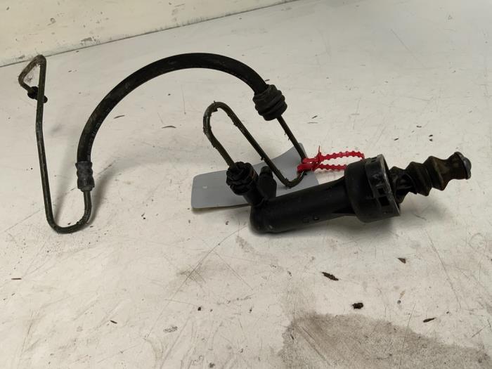 Gebruikte Koppeling Hulp Cilinder Volkswagen Polo IV (9N1/2/3) 1.4 16V 75 Prijs € 12,50 Margeregeling aangeboden door Autodemontage van der Iest