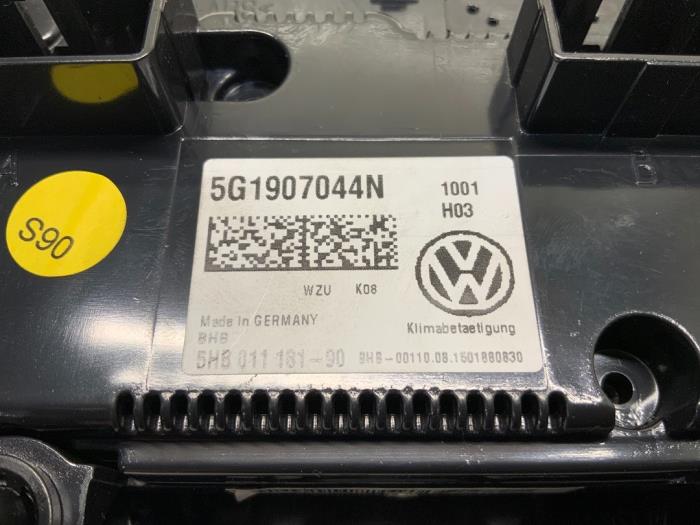 Kachel Bedieningspaneel van een Volkswagen Golf VII (AUA) 1.4 TSI BlueMotion Technology 125 16V 2015