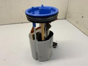 Gebruikte Tank element Pomp Volkswagen Polo V (6R) 1.0 TSI 12V BlueMotion Prijs € 45,00 Margeregeling aangeboden door Autodemontage van der Iest