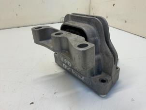 Gebruikte Motorrubber Volkswagen Polo V (6R) 1.0 TSI 12V BlueMotion Prijs € 27,50 Margeregeling aangeboden door Autodemontage van der Iest