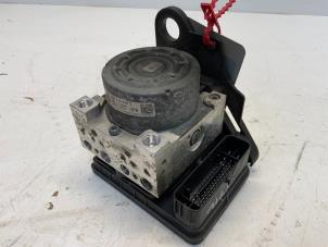 Gebruikte ABS Pomp Volkswagen Golf VII (AUA) 1.6 TDI 16V Prijs € 175,00 Margeregeling aangeboden door Autodemontage van der Iest