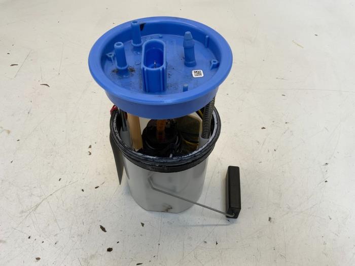 Gebruikte Tank element Pomp Volkswagen Polo V (6R) 1.0 TSI 12V BlueMotion Prijs € 45,00 Margeregeling aangeboden door Autodemontage van der Iest