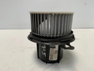 Gebruikte Chaufage Ventilatiemotor Mercedes E (W212) E-220 CDI 16V BlueEfficiency,BlueTEC Prijs € 50,00 Margeregeling aangeboden door Autodemontage van der Iest