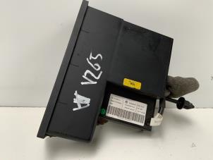 Gebruikte Multimedia aansluiting Volkswagen Golf V (1K1) 1.9 TDI Prijs € 80,00 Margeregeling aangeboden door Autodemontage van der Iest