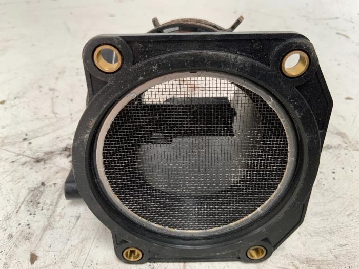 Gebruikte Luchtmassameter Volkswagen Golf IV Variant (1J5) 1.6 Prijs € 20,00 Margeregeling aangeboden door Autodemontage van der Iest