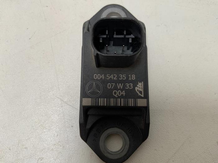 Gebruikte Snelheid Sensor Mercedes C (W204) 3.0 C-280 V6 24V Prijs € 39,99 Margeregeling aangeboden door Autodemontage van der Iest