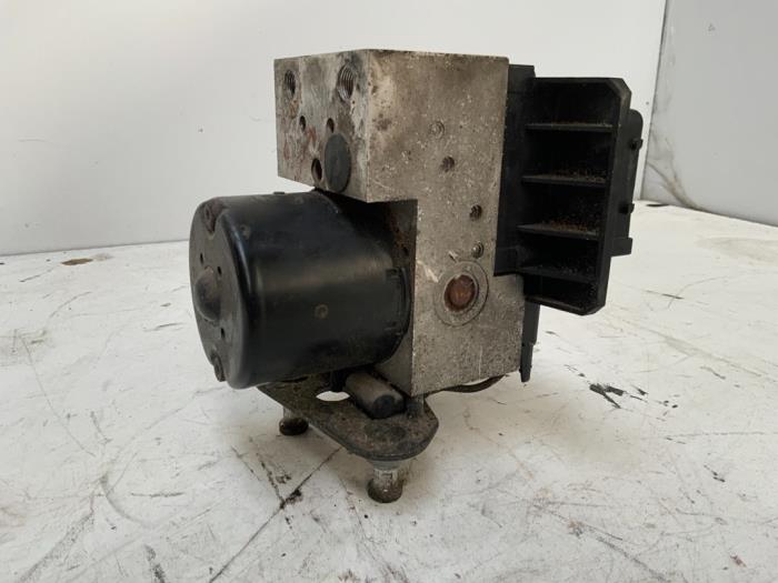 Gebruikte ABS Pomp Mercedes E (W210) 3.0 E-300D Turbo 24V Prijs € 45,00 Margeregeling aangeboden door Autodemontage van der Iest