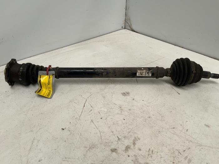 Gebruikte Aandrijfas rechts-voor Volkswagen New Beetle (9C1/9G1) 1.8 20V Turbo Prijs € 34,99 Margeregeling aangeboden door Autodemontage van der Iest