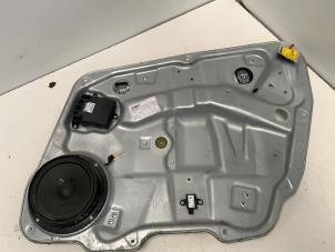 Gebruikte Ruitmechaniek 4Deurs rechts-voor Mercedes ML II (164/4JG) 3.0 ML-280 CDI 4-Matic V6 24V Prijs € 24,99 Margeregeling aangeboden door Autodemontage van der Iest