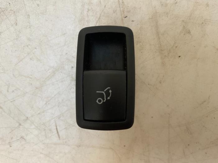 Gebruikte Schakelaar achterklep Mercedes ML II (164/4JG) 3.0 ML-280 CDI 4-Matic V6 24V Prijs € 10,00 Margeregeling aangeboden door Autodemontage van der Iest