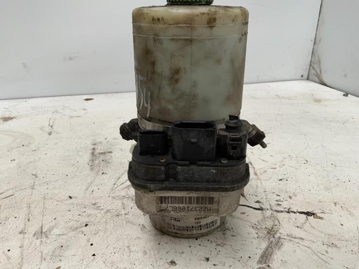 Gebruikte Servopomp Volkswagen Polo IV (9N1/2/3) 1.4 TDI 80 Prijs € 74,99 Margeregeling aangeboden door Autodemontage van der Iest