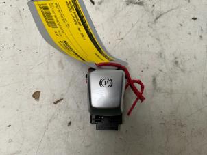 Gebruikte Handrem schakelaar Mercedes C Estate (S205) C-250 CDI BlueTEC, C-250 d 2.2 16V Prijs € 19,99 Inclusief btw aangeboden door Autodemontage van der Iest