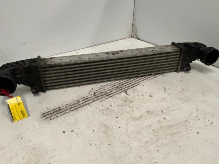 Gebruikte Intercooler Mercedes CLS (C219) 320 CDI 24V Prijs € 39,99 Margeregeling aangeboden door Autodemontage van der Iest