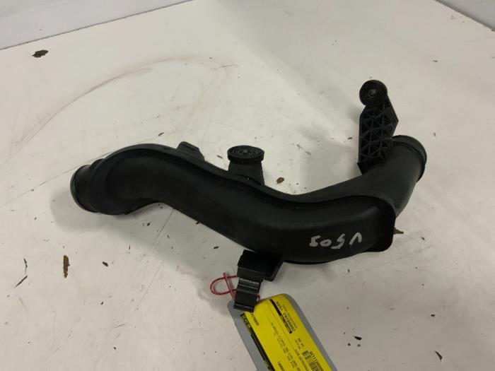Gebruikte Intercooler Buis Volkswagen Passat Variant (3C5) 2.0 TDI 16V Bluemotion Prijs € 34,99 Margeregeling aangeboden door Autodemontage van der Iest
