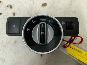 Gebruikte Licht Schakelaar Mercedes E Estate (S212) E-220 CDI 16V BlueEfficiency Prijs € 29,99 Margeregeling aangeboden door Autodemontage van der Iest