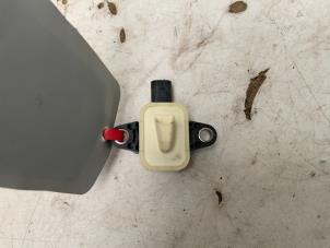 Gebruikte Airbag Sensor Volkswagen Up! (121) 1.0 12V 60 Prijs € 9,99 Margeregeling aangeboden door Autodemontage van der Iest