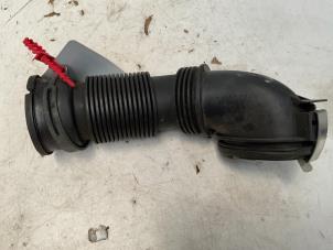 Gebruikte Luchtinlaat slang Volkswagen Up! (121) 1.0 12V 60 Prijs € 14,99 Margeregeling aangeboden door Autodemontage van der Iest