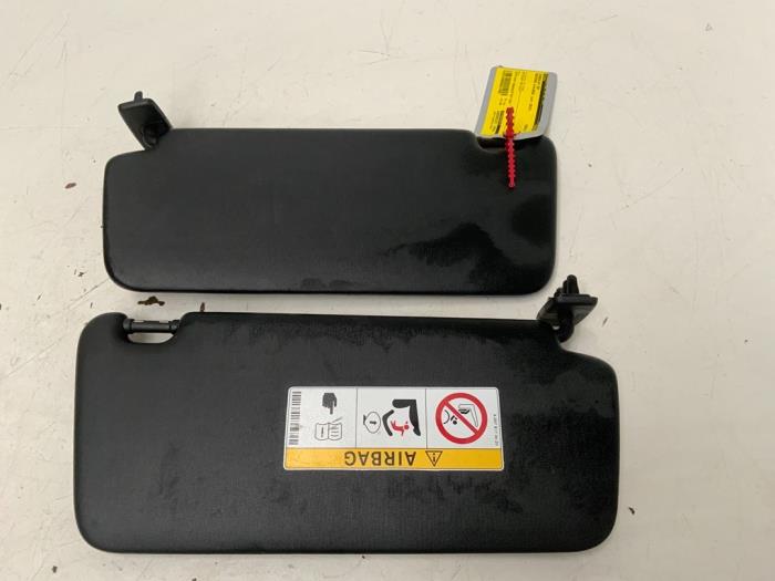 Gebruikte Zonneklep set Mercedes A (W176) 2.2 A-200 CDI, A-200d 16V 4-Matic Prijs € 44,99 Margeregeling aangeboden door Autodemontage van der Iest