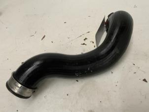 Gebruikte Intercooler Slang Mercedes E (W212) E-350 CDI V6 24V BlueEfficiency Prijs € 19,99 Margeregeling aangeboden door Autodemontage van der Iest