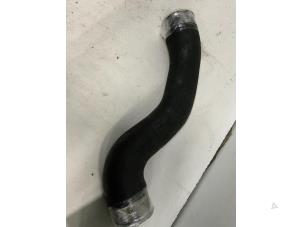 Gebruikte Intercooler Slang Mercedes E Estate (S212) E-220 CDI 16V BlueEfficiency Prijs € 19,99 Margeregeling aangeboden door Autodemontage van der Iest