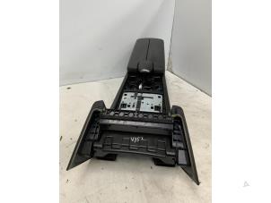 Gebruikte Middenconsoles Mercedes E Estate (S212) E-220 CDI 16V BlueEfficiency Prijs € 100,00 Margeregeling aangeboden door Autodemontage van der Iest