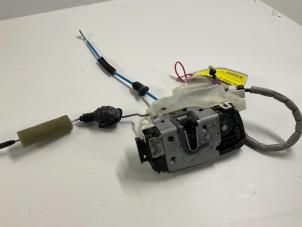 Gebruikte Portierslot Mechaniek 4Deurs links-voor Mercedes E (W212) E-350 CDI V6 24V BlueEfficiency Prijs € 59,99 Margeregeling aangeboden door Autodemontage van der Iest