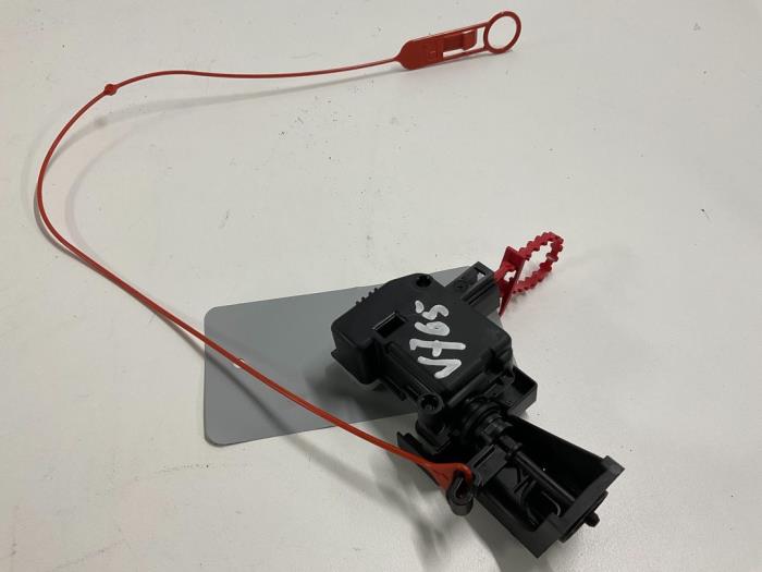 Tankklep Vergrendelingsmotor van een Mercedes-Benz E (W212) E-350 CDI V6 24V BlueEfficiency 2009