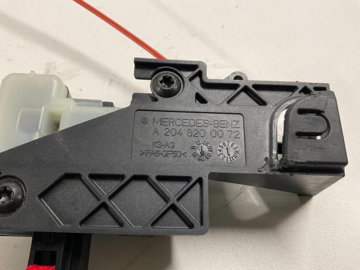 Tankklep Vergrendelingsmotor van een Mercedes-Benz E (W212) E-350 CDI V6 24V BlueEfficiency 2009