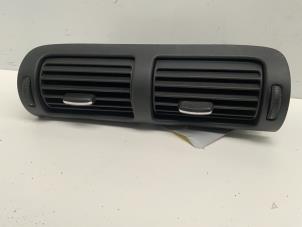 Gebruikte Luchtrooster Dashboard Mercedes CLC (C203) 2.2 220 CDI 16V Prijs € 17,50 Margeregeling aangeboden door Autodemontage van der Iest