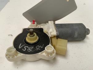 Gebruikte Motor electrisch raam Mercedes E (W211) 2.2 E-220 CDI 16V Prijs € 15,00 Margeregeling aangeboden door Autodemontage van der Iest