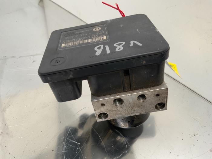 Gebruikte ABS Pomp Volkswagen Golf V (1K1) 1.6 FSI 16V Prijs € 30,00 Margeregeling aangeboden door Autodemontage van der Iest