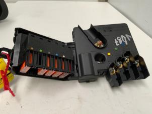 Gebruikte Zekeringkast Mercedes E Combi (S211) 2.2 E-220 CDI 16V Prijs € 20,00 Margeregeling aangeboden door Autodemontage van der Iest