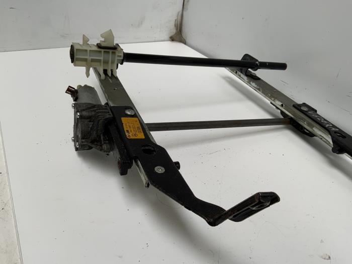 Gebruikte Stoelframe Mercedes S (W220) 5.8 S-600L V12 36V Prijs € 25,00 Margeregeling aangeboden door Autodemontage van der Iest