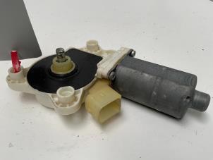 Gebruikte Motor electrisch raam Mercedes E Combi (S211) 2.2 E-220 CDI 16V Prijs € 15,00 Margeregeling aangeboden door Autodemontage van der Iest